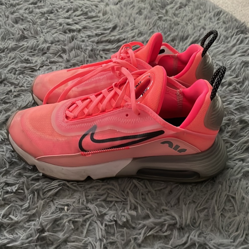nike air max 2090 women size 8.5